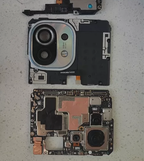 摔坏的小米11手机,剩下主板和点小零件,主...