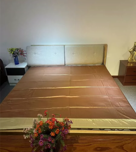 纯实木原木色1.8米的箱体床，床头靠包可拆...
