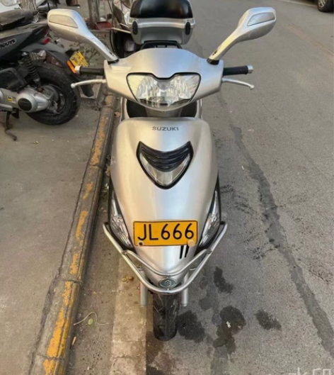 铃木海王星踏板车125摩托车，成色如图，外...
