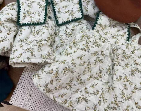 法式风米色碎花背带裙两件套网红爆款110码...