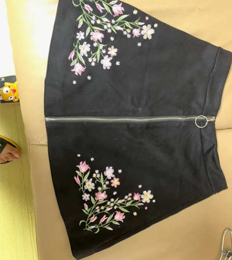 女士A字裙，原价3百多低价售20元 感兴趣...