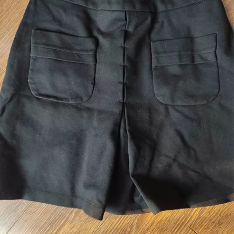 一步裙，质量很好，几乎全新，9.99成。腰...