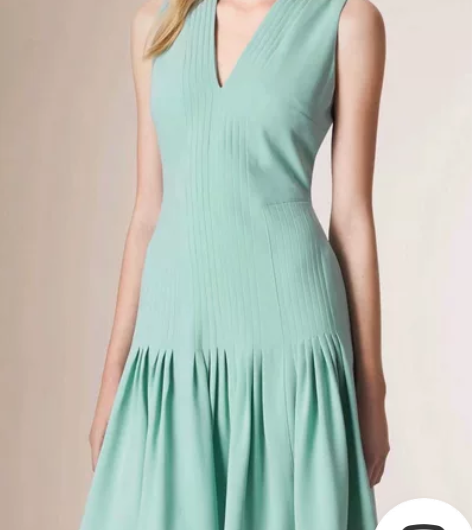 Burberry博柏利工装风职业西装女裙！...