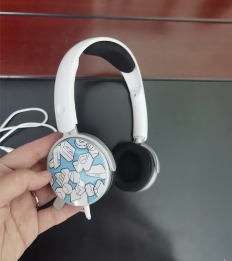 飞利浦耳机，之前做英语听力时候常用，现在耳...