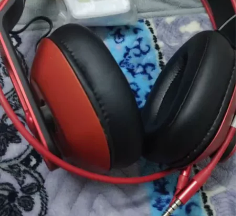 有线万魔头戴耳机。可以使用蓝牙接收器配套使...