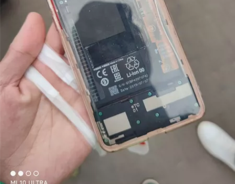 红米k20pro 手机后壳摔烂了然后就没换...