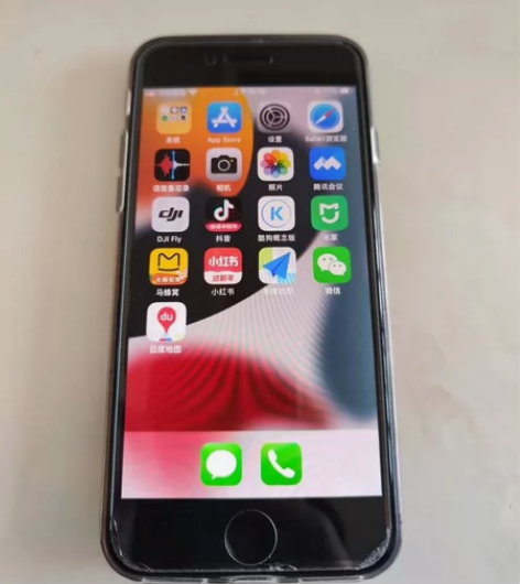 苹果8，国行64G。 功能全好，爱思除电池...