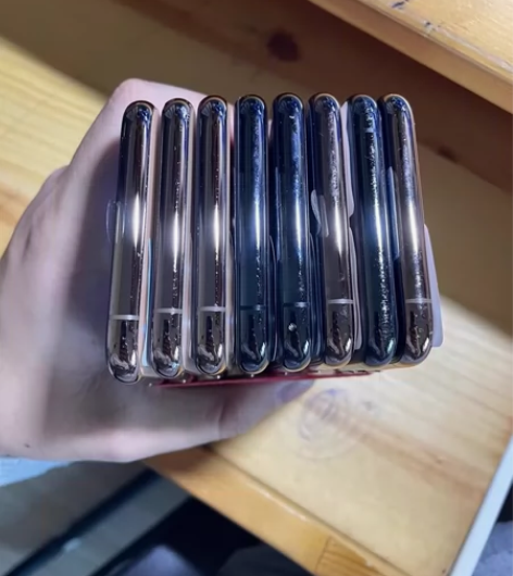 11Pro 美版无锁256G壳花屏靓无拆修...