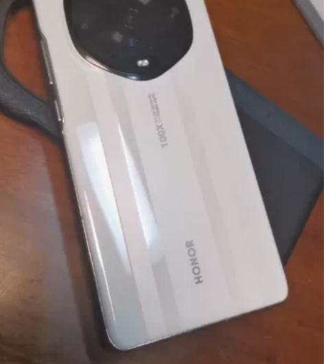 荣耀手机   magic3至臻，屏幕划痕，...