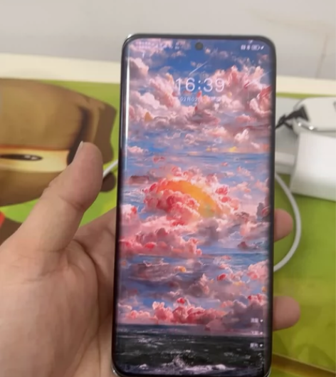 荣耀magic4瓷青色8256，手机还在保...