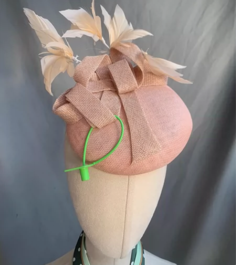 清仓特价香槟色羽毛头饰宴会礼帽 感兴趣的话...