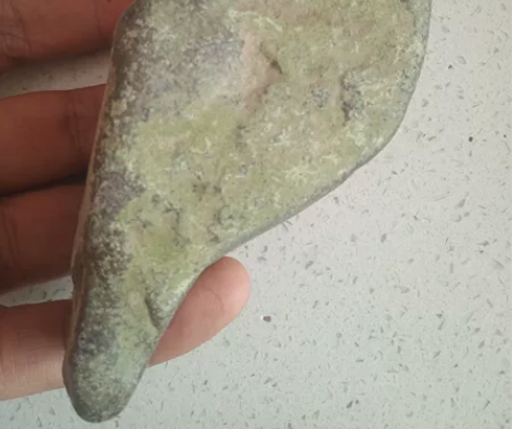 奇石树叶形镇纸。 感兴趣的话点“我想要”和...