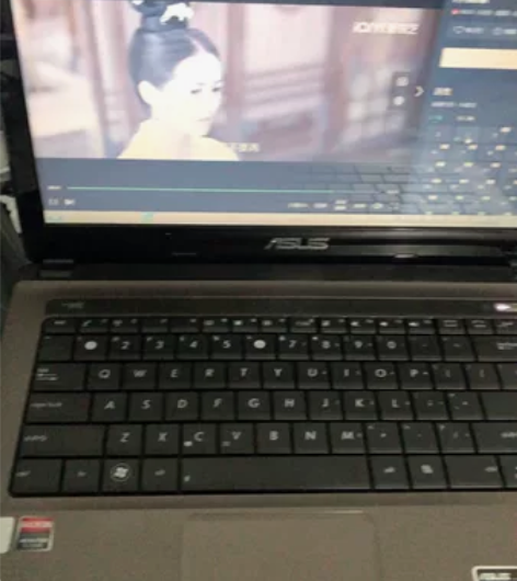 华硕笔记本 一起都好闲置转让260元 看影...