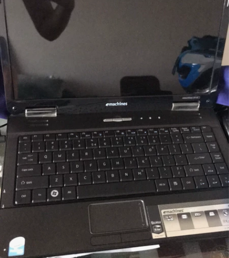 宏基笔记本电脑，无瑕疵，600块转给需要的...