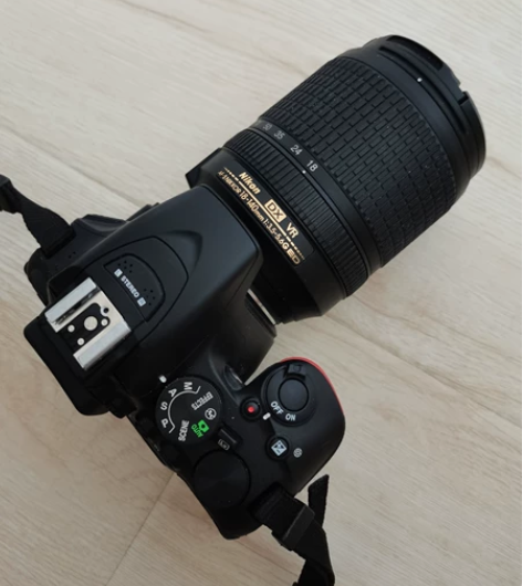 个人自用尼康D5600大套机，镜头是18-...