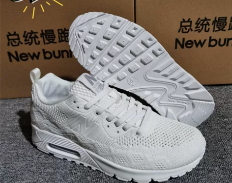 全新时尚潮流女士慢跑鞋，小白鞋，鞋码35，...