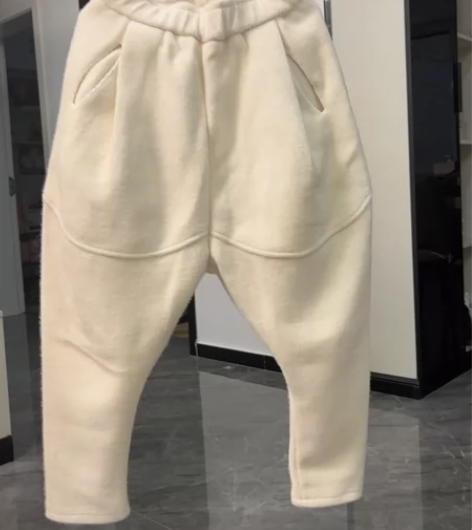 米白色裤子九分裤 内里加绒 感兴趣的话点“...