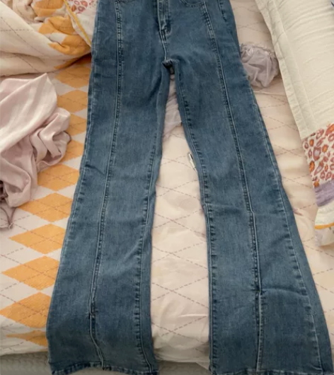 开叉牛仔裤，版型特别好，高腰裤，賊显大长腿...