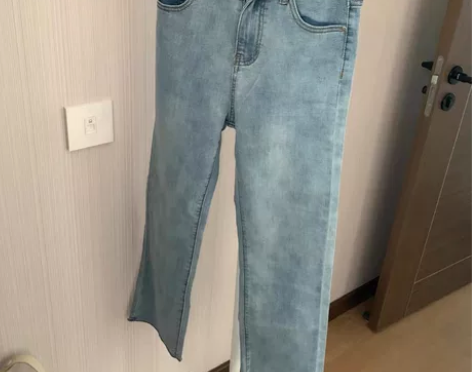 牛仔裤浅色全新 感兴趣的话点“我想要”和我...