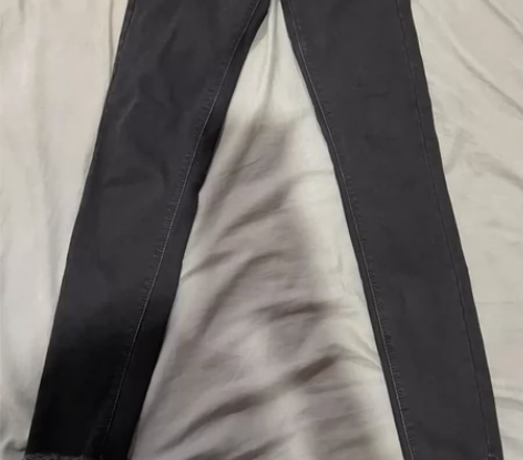 牛仔裤薄绒，25码 感兴趣的话点“我想要”...