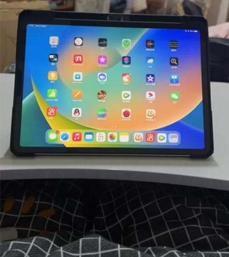 朋友苹果淘宝旗舰店帮忙买的，本来想打游戏，...