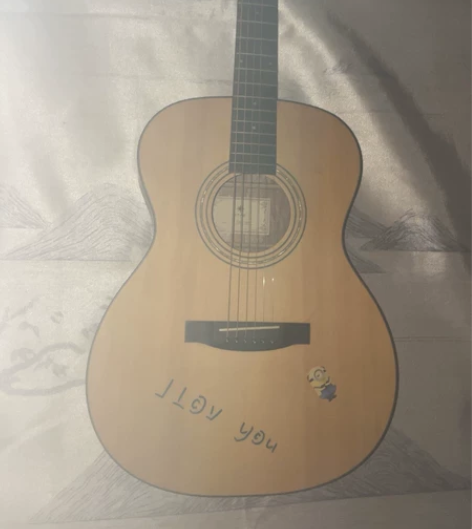 小学的时候买的吉他 玩了几天就没用了 放了...