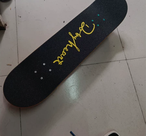 低价出售DBH滑板，九成新买来没玩过几次，...