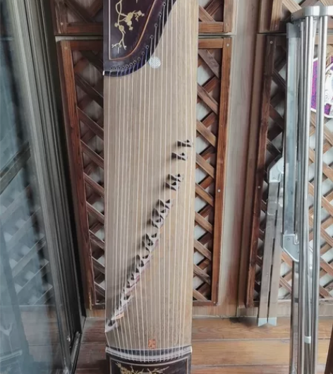 练习古筝，新手入门用，原价1800 感兴趣...