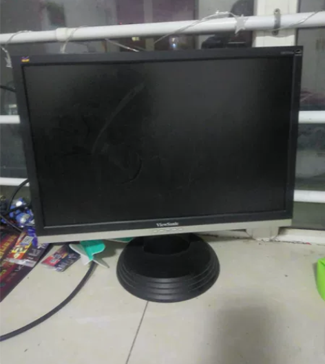 19寸优派液晶显示器,完好带连接线,同城自...