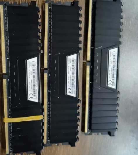 出自用海盗船内存 DDR4 16G 2...