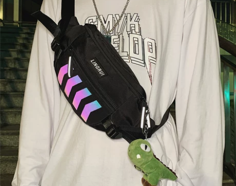 斜挎包男ins潮流胸包学生嘻哈个性反光街头...