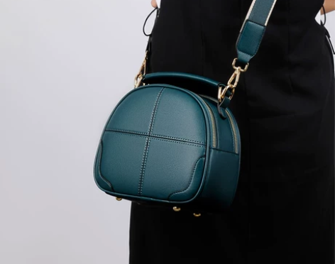 包包女2022新款潮时尚大容量宽带斜挎包百...