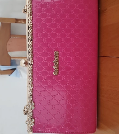 女士手提包 八成新 内部空间大 支持上门取...