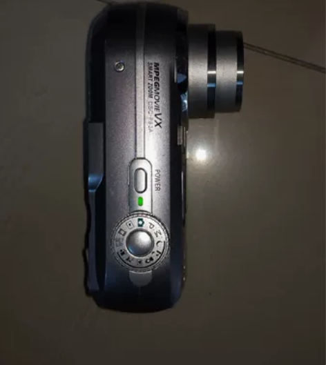 索尼数码相机，型号：DSC-P93A 机器...