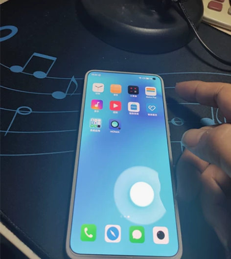 魅族17 白色8加128后盖碎了点我贴了...