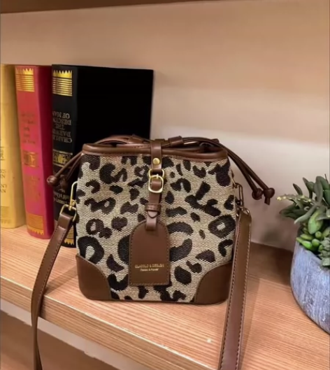 全新特价包邮，美国正品洛克兰包包，新款水桶...