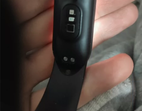 小米手环6，因为放在衣服忘记拿出来了，在洗...
