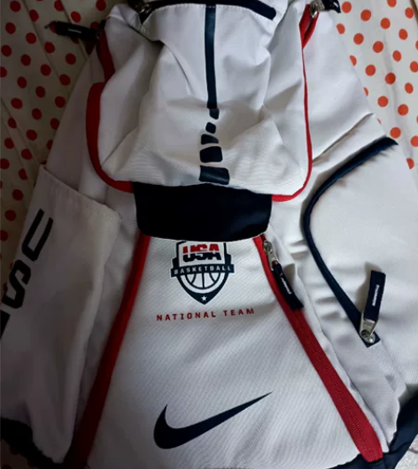 Nike篮球包双肩包，19年买的当时花了三...
