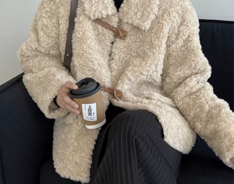 1688江左全新牛角扣羊羔毛外套 仅试穿 ...