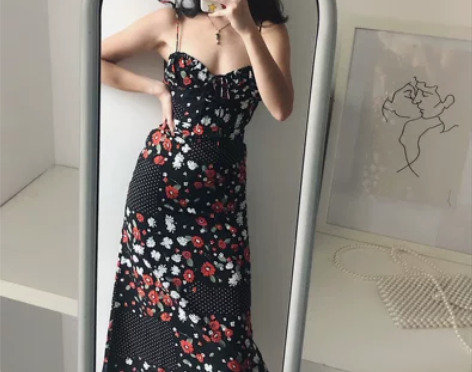 SUP法式复古黑色v领低胸 碎花吊带连衣裙...