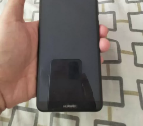 华为畅享8pius，4＋64g ，有色斑，...