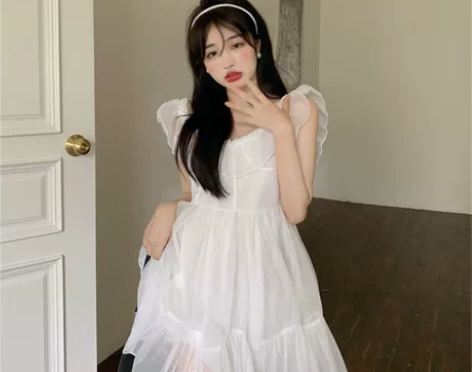 白色超仙漂亮蓬蓬裙荷叶边连衣裙温柔风方领露...