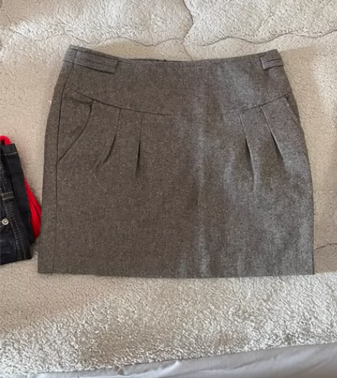 毛呢一步裙 短裙 l码 有内衬 全新带吊牌...