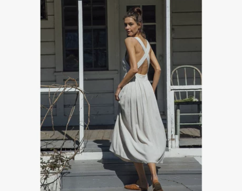 法式复古方领性感显瘦吊带露背中长连衣裙20...