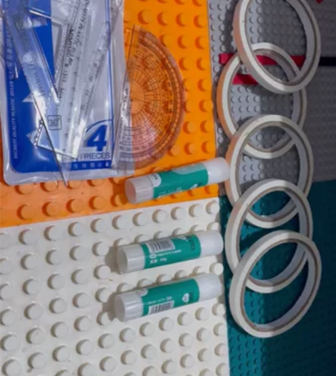 一套文具 全部一起9.99元包邮 包含3个...