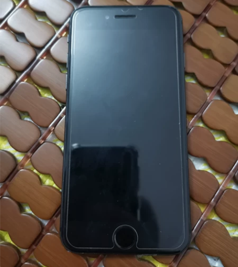 出售一台自用苹果8，机身还靓，64G内存，...