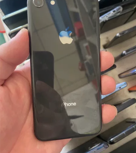 苹果8 美版卡贴64 保守95新往上的成色...