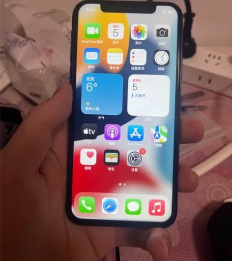 iPhonex 64g，美版卡贴，手机店里...