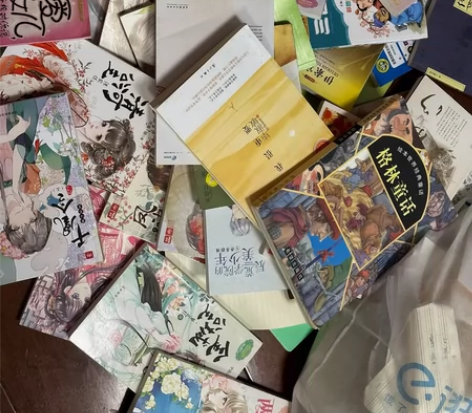 格林童话水浒传初高中读物都有，还有一些是没...