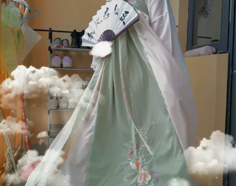 出朝花夕拾汉服店家的一套绿色汉服已经绝版了...